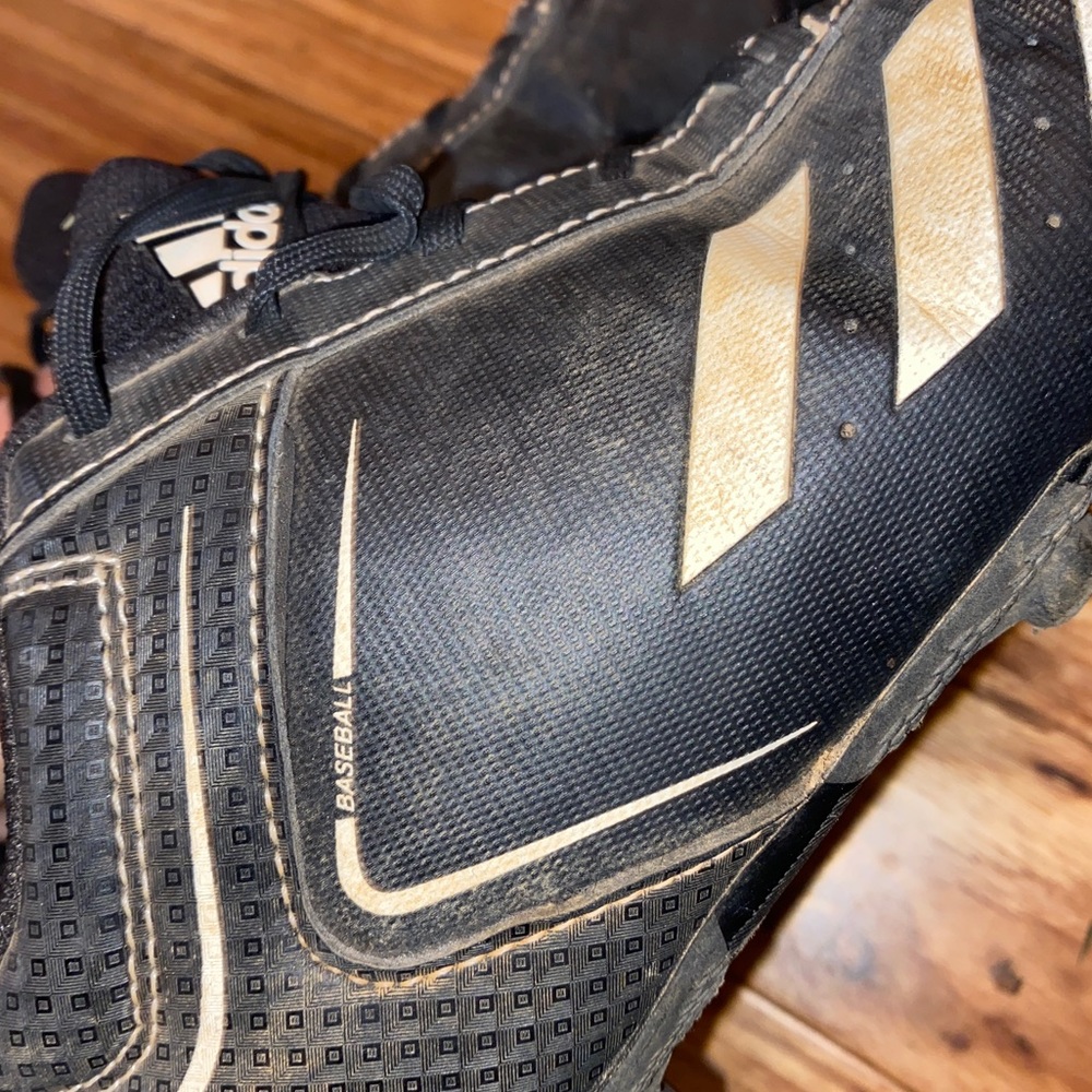 Boys baseball cleats